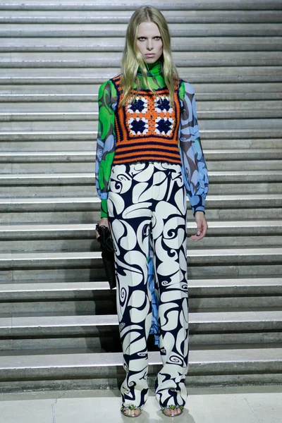 Look 7